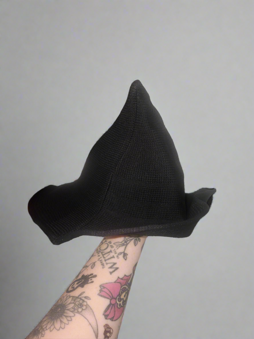 Witches hat - knitted