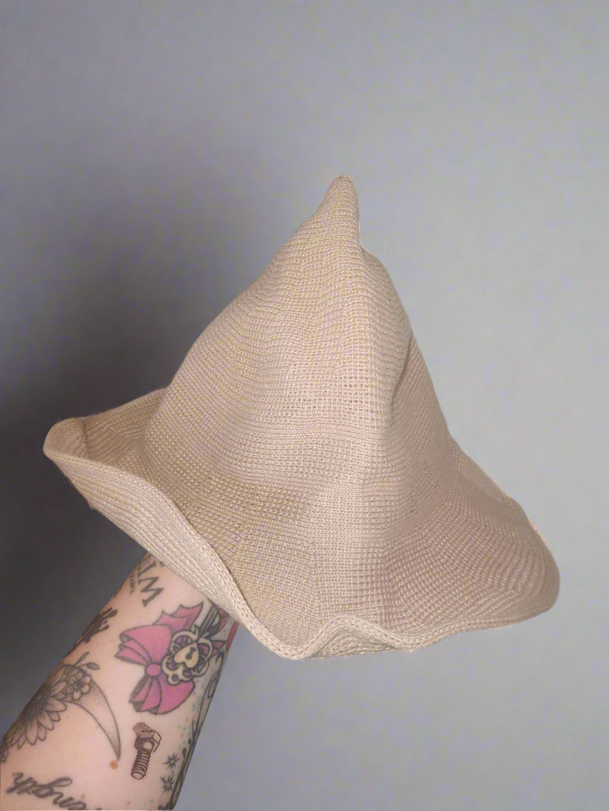 Witches hat - knitted